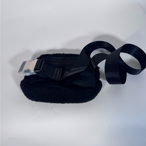 NWOT Lululemon Athletica Everywhere fluffy bag - Picture 3 of 3